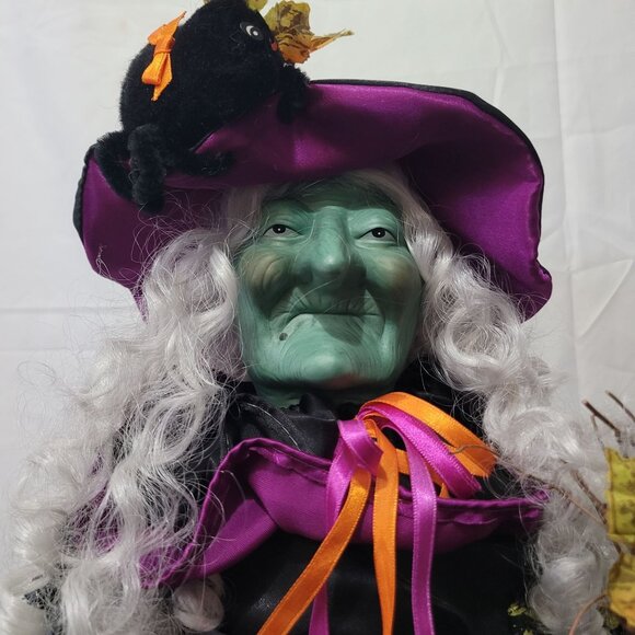 Halloween Witch Sorciere Decoration With Hat & Broom - Picture 10 of 12